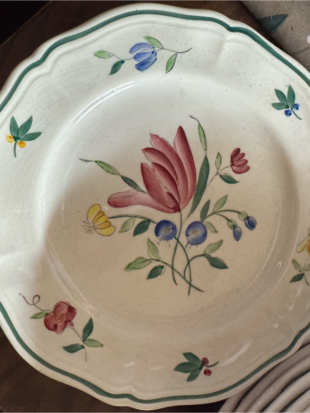 vintage Longchamp "Tulip" pattern French earthenware plate featuring 7 1/2”